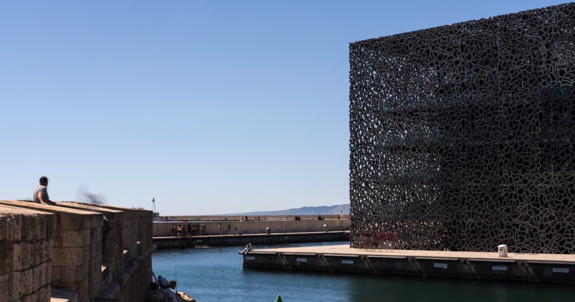 Vista sul MuCEM di Marsiglia dal porto vecchio